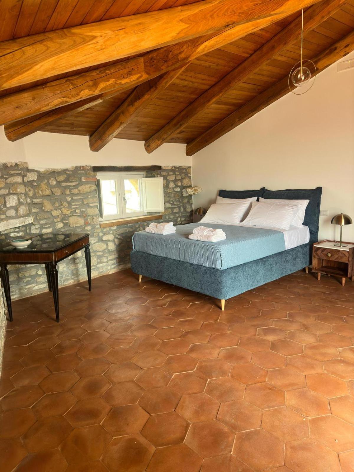 La Mansarda Bed & Breakfast กัสเตลลาบาเต ภายนอก รูปภาพ