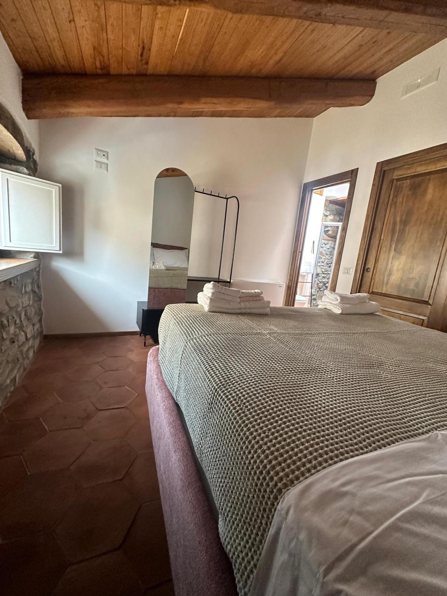 La Mansarda Bed & Breakfast กัสเตลลาบาเต ภายนอก รูปภาพ