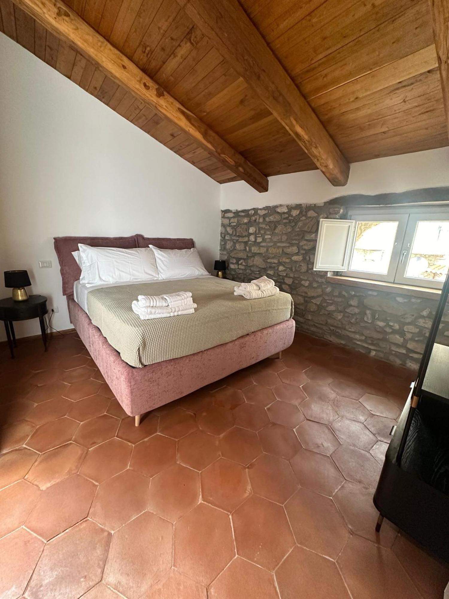 La Mansarda Bed & Breakfast กัสเตลลาบาเต ภายนอก รูปภาพ