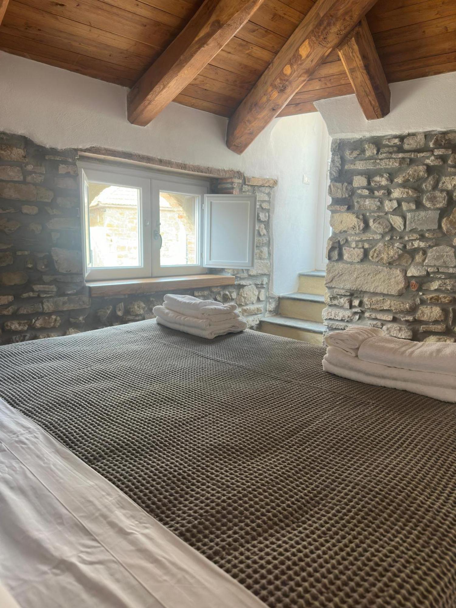 La Mansarda Bed & Breakfast กัสเตลลาบาเต ภายนอก รูปภาพ